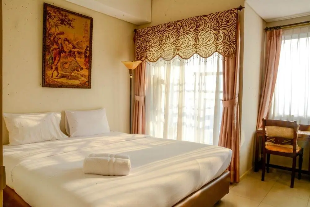 Джакарта: 1 Vintage Bedroom at Cosmo Terrace Apartment by Travelio