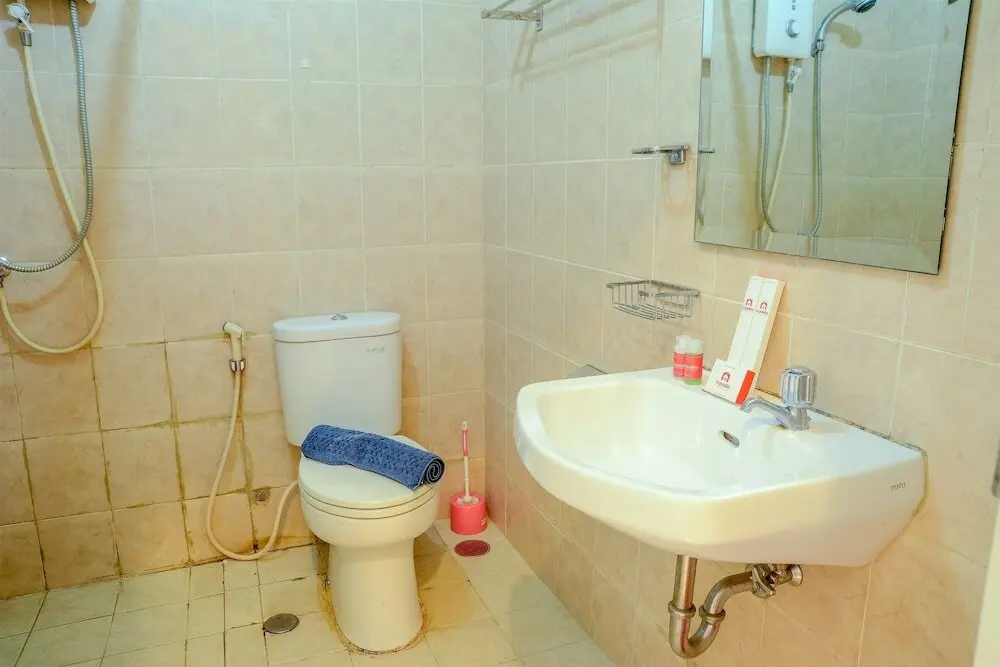 Джакарта: 1 Vintage Bedroom at Cosmo Terrace Apartment by Travelio