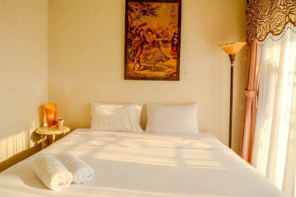 Джакарта: 1 Vintage Bedroom at Cosmo Terrace Apartment by Travelio