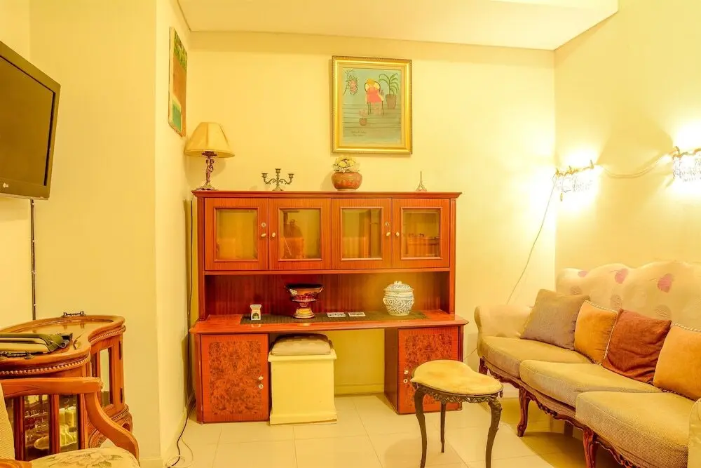 Джакарта: 1 Vintage Bedroom at Cosmo Terrace Apartment by Travelio