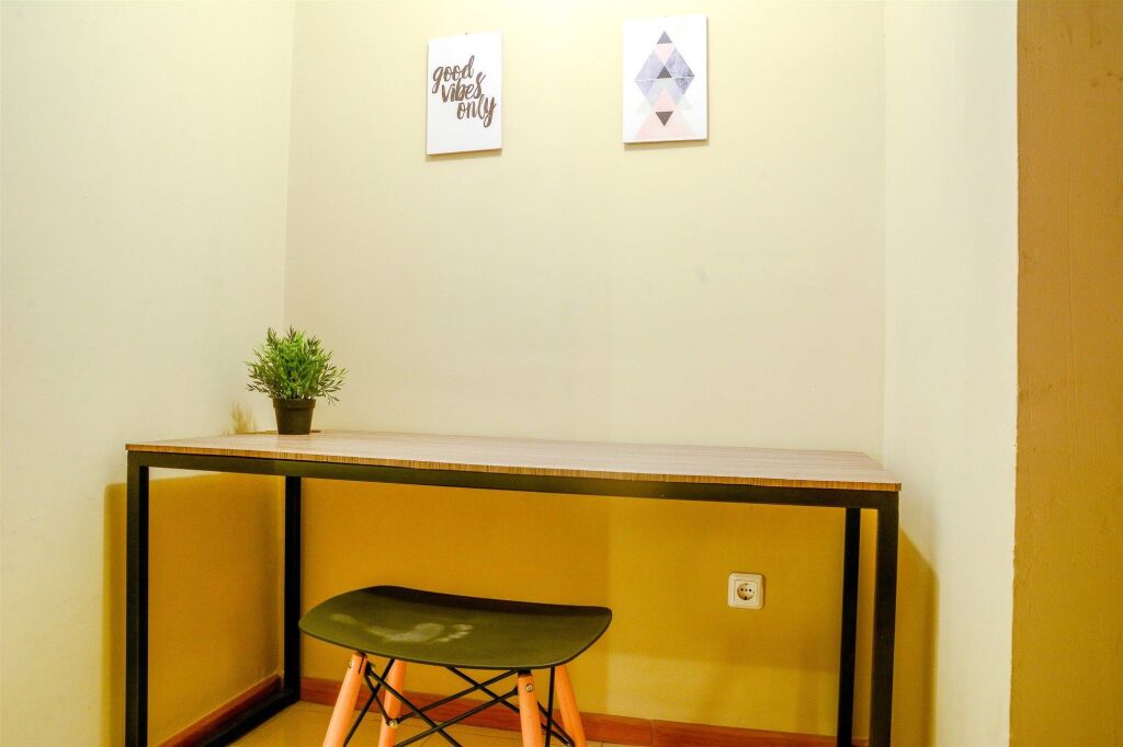 Джакарта: 3 Bedrooms Plus Apartment Grand Palace by Travelio