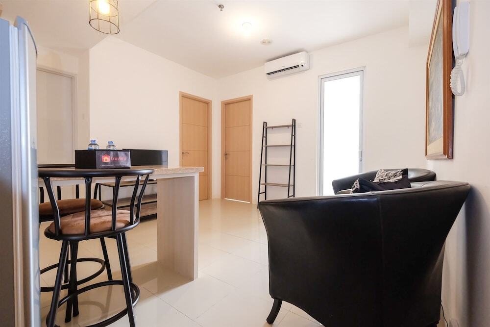 Джакарта: Spacious 2 Bedroom at Bassura City Apartment By Travelio