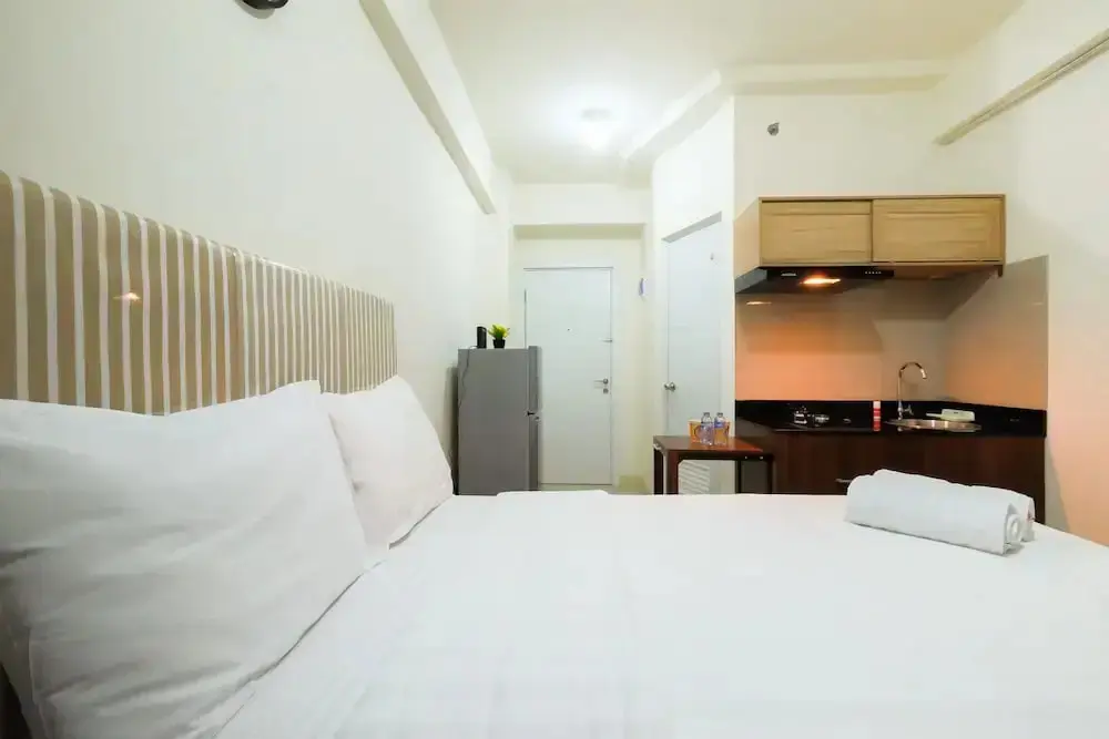 Джакарта: Studio Room at Green Pramuka City Apartment with Mall Access By Travelio