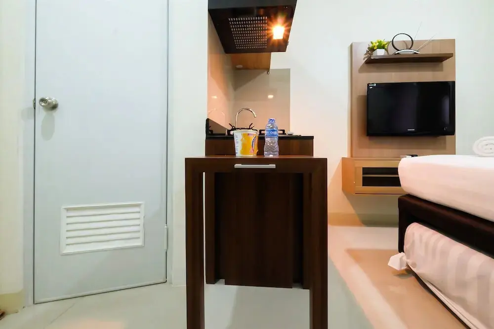 Джакарта: Studio Room at Green Pramuka City Apartment with Mall Access By Travelio