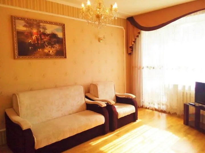 Тюмень: Na Melnikayte 102 Apartment