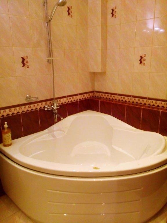 Тюмень: Na Melnikayte 102 Apartment