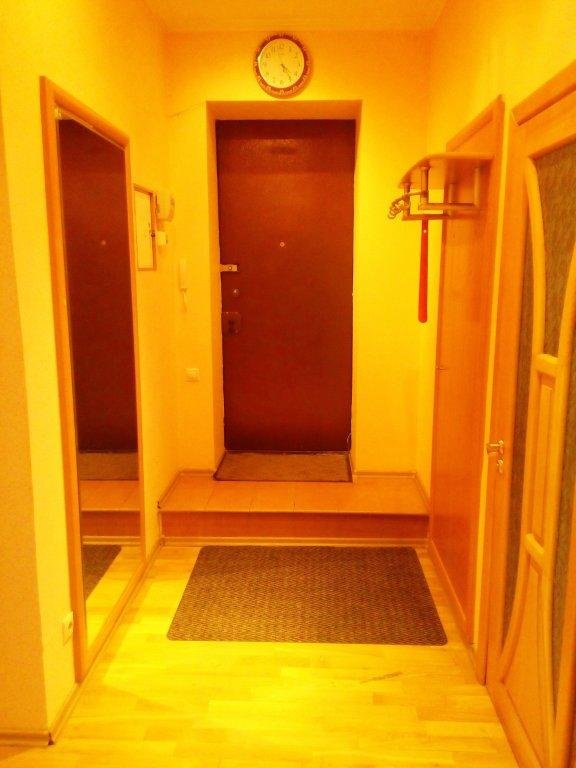 Тюмень: Na Melnikayte 102 Apartment