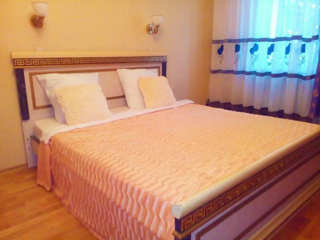 Тюмень: Na Melnikayte 102 Apartment