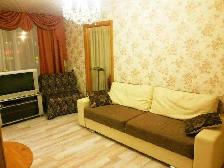 Тюмень: Na Melnikayte 95 Apartment