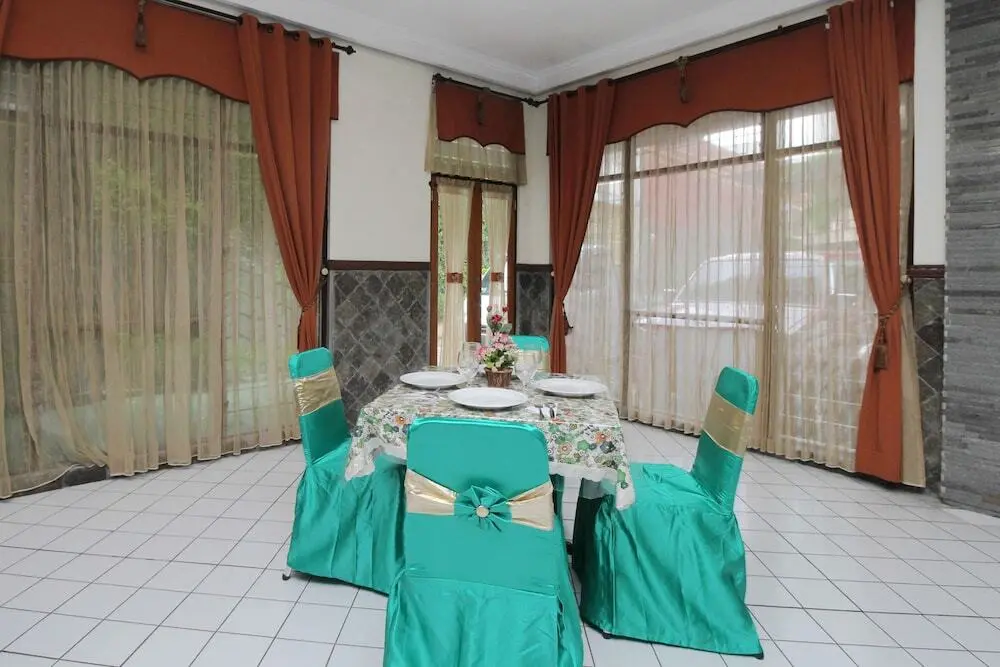 Джембер: Airy Kaliwates Gajah Mada 233 Jember