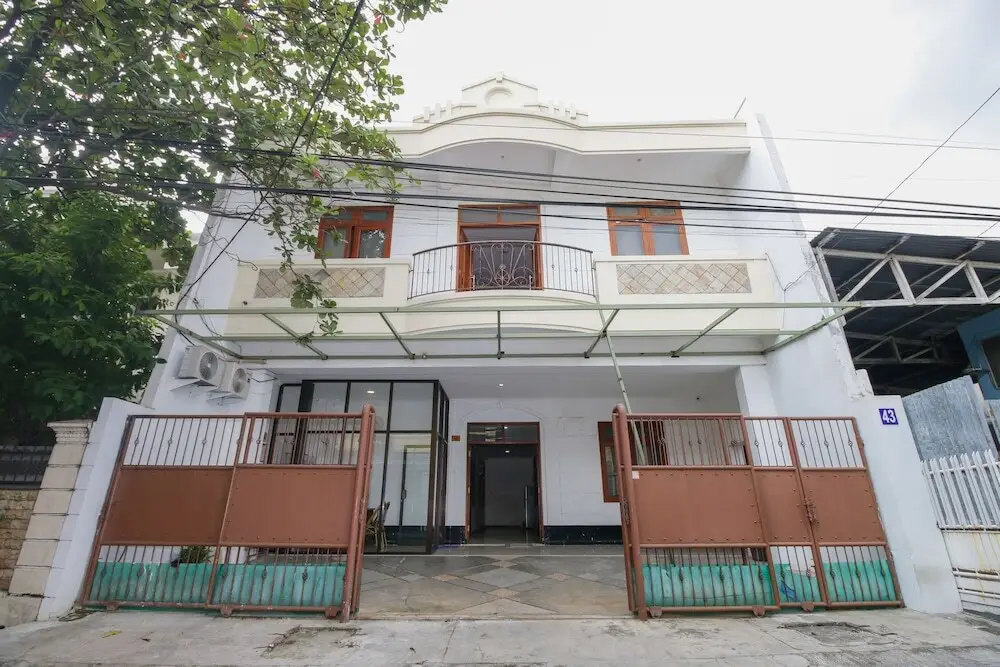 Сурабая: Airy Eco Syariah Gubeng Kertajaya Tujuh 43 Surabaya