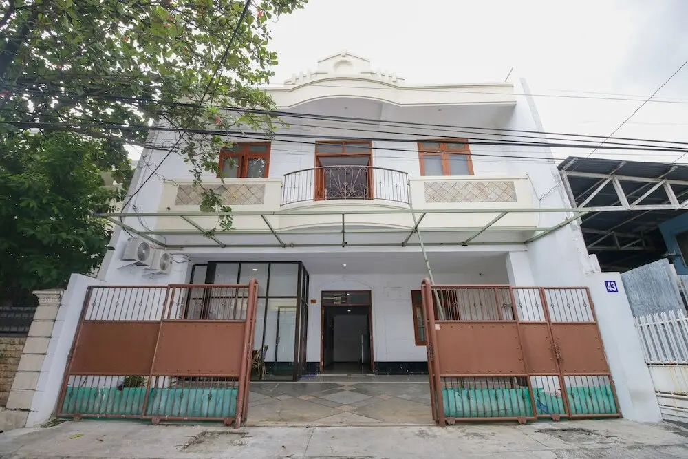 Сурабая: Airy Eco Syariah Gubeng Kertajaya Tujuh 43 Surabaya