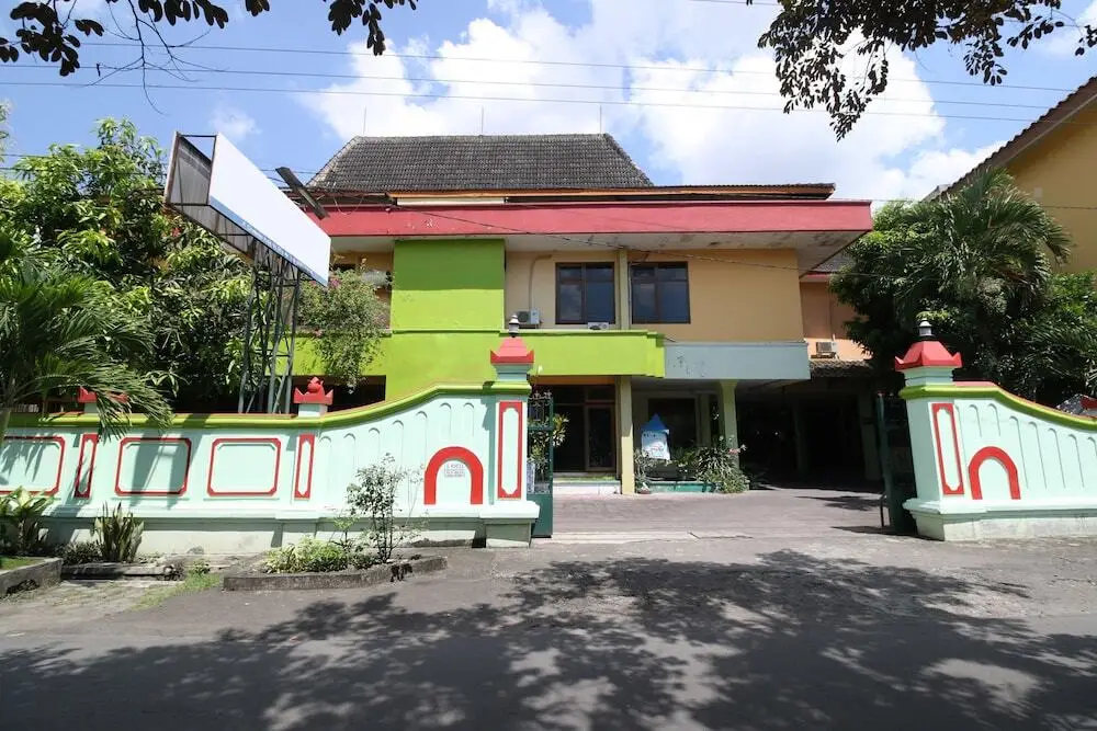 Суракарта: Airy Terminal Tirtonadi Setiabudi 45 Solo