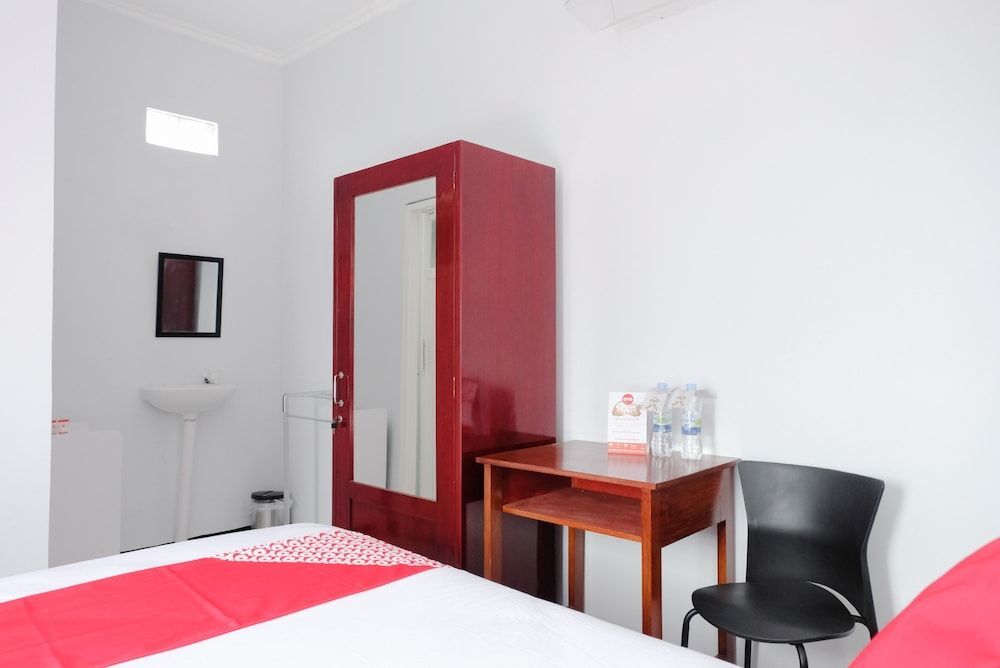 Маланг: Oyo 437 Hnr Homestay Syariah