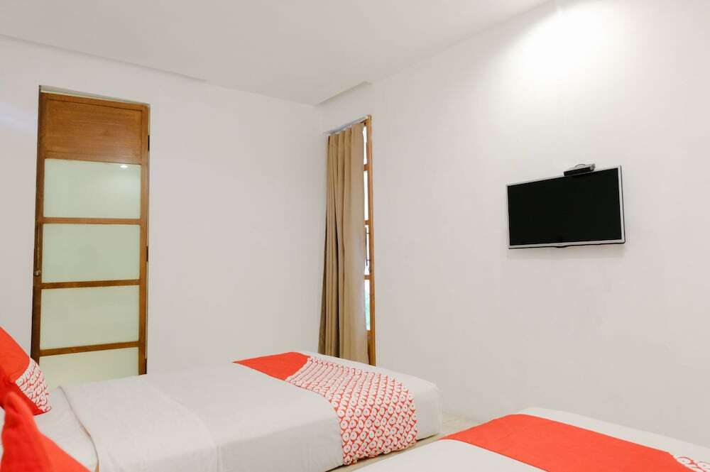 Маланг: OYO 626 Augustina Home