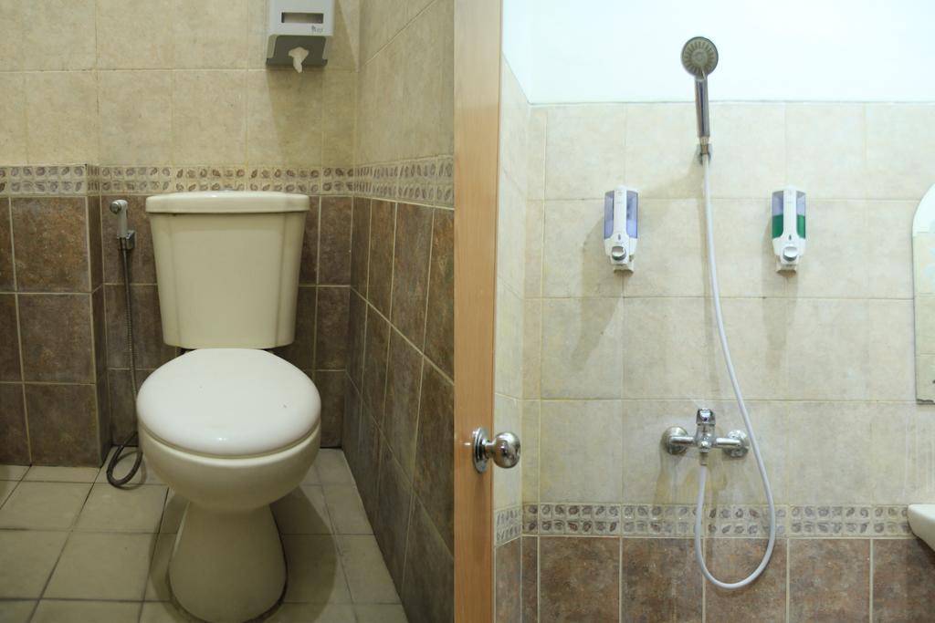 Бандунг: De' Tropis Family Guest House