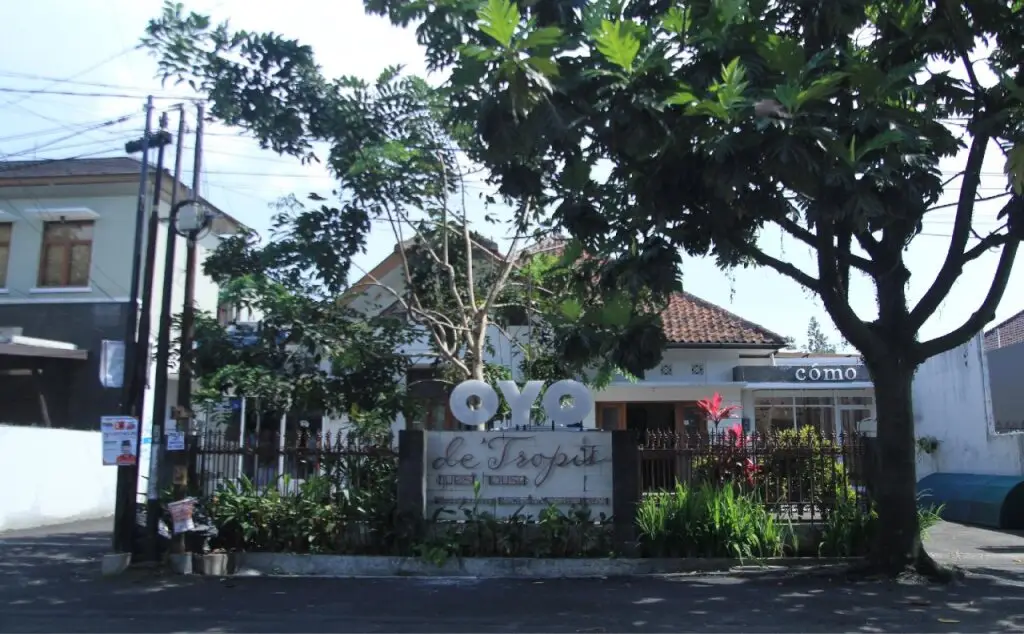 Бандунг: De' Tropis Family Guest House