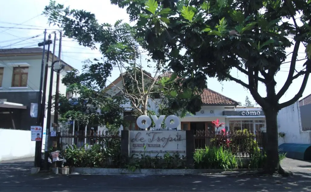Бандунг: De' Tropis Family Guest House