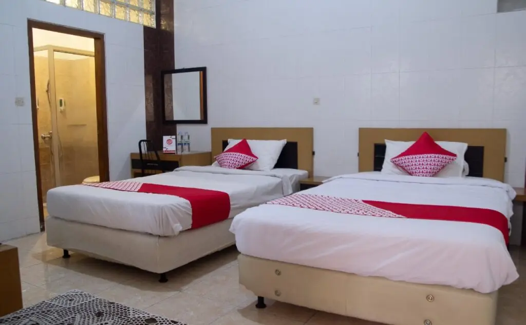 Бандунг: De' Tropis Family Guest House