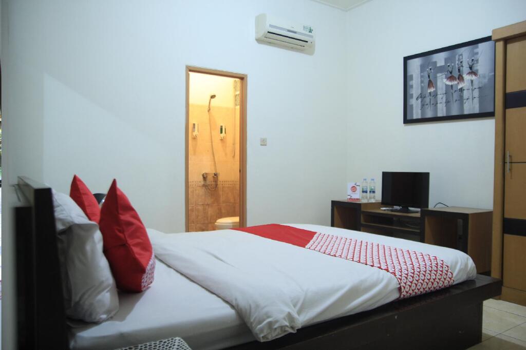 Бандунг: De' Tropis Family Guest House