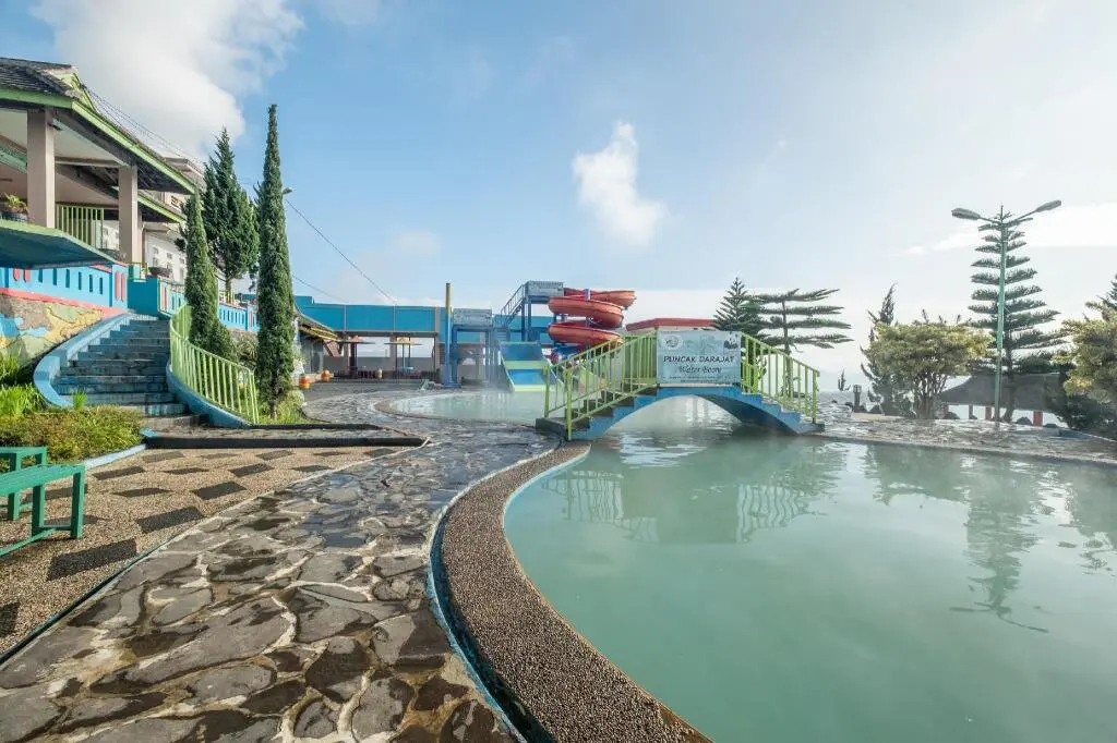 Пацет: OYO 705 Puncak Darajat Resort