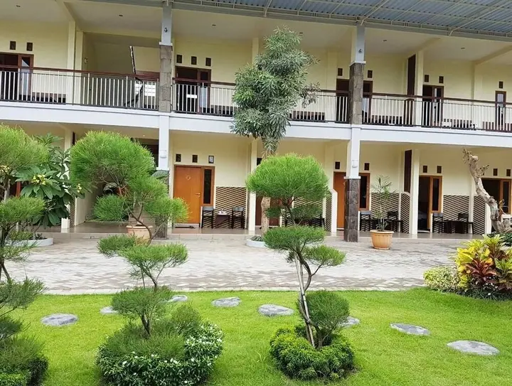 Проболинго: Ebony Guest House