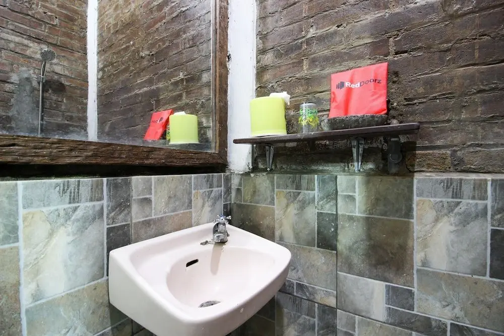 Джокьякарта: RedDoorz near Rumah Sakit Wirosaban