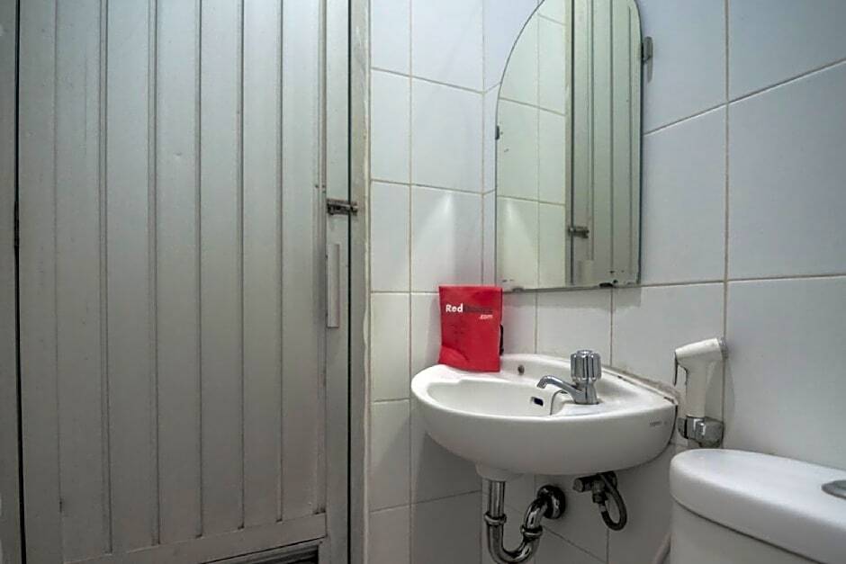 Джакарта: RedDoorz near RS Husada