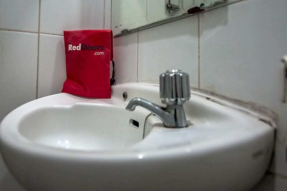 Джакарта: RedDoorz near RS Husada