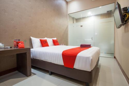 Маланг: RedDoorz @ Raya Sulfat