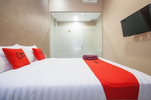 Маланг: RedDoorz @ Raya Sulfat