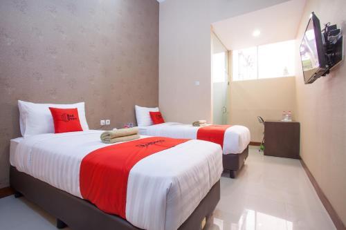 Маланг: RedDoorz @ Raya Sulfat