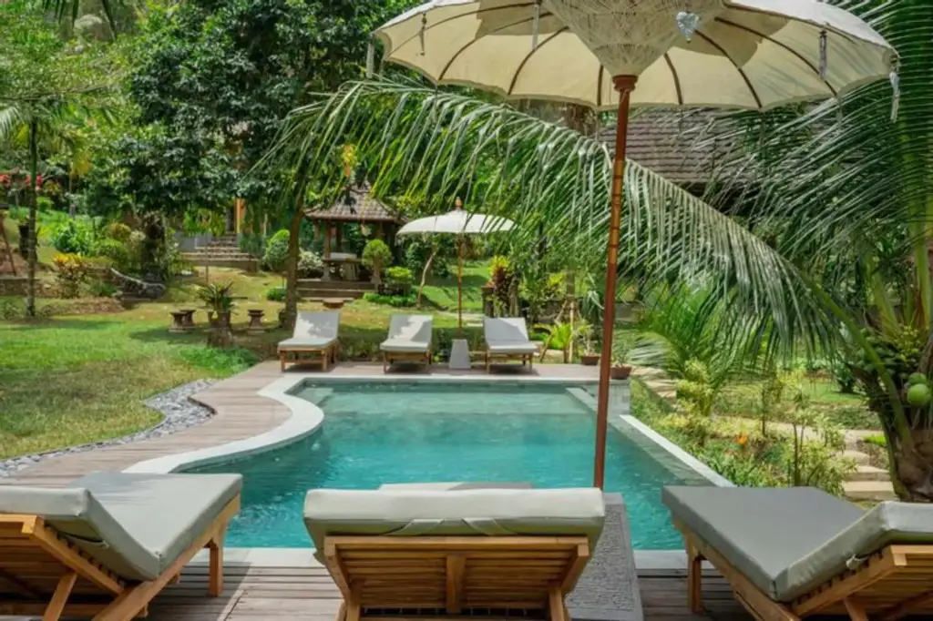 Медеви: Bali Sesandan Garden