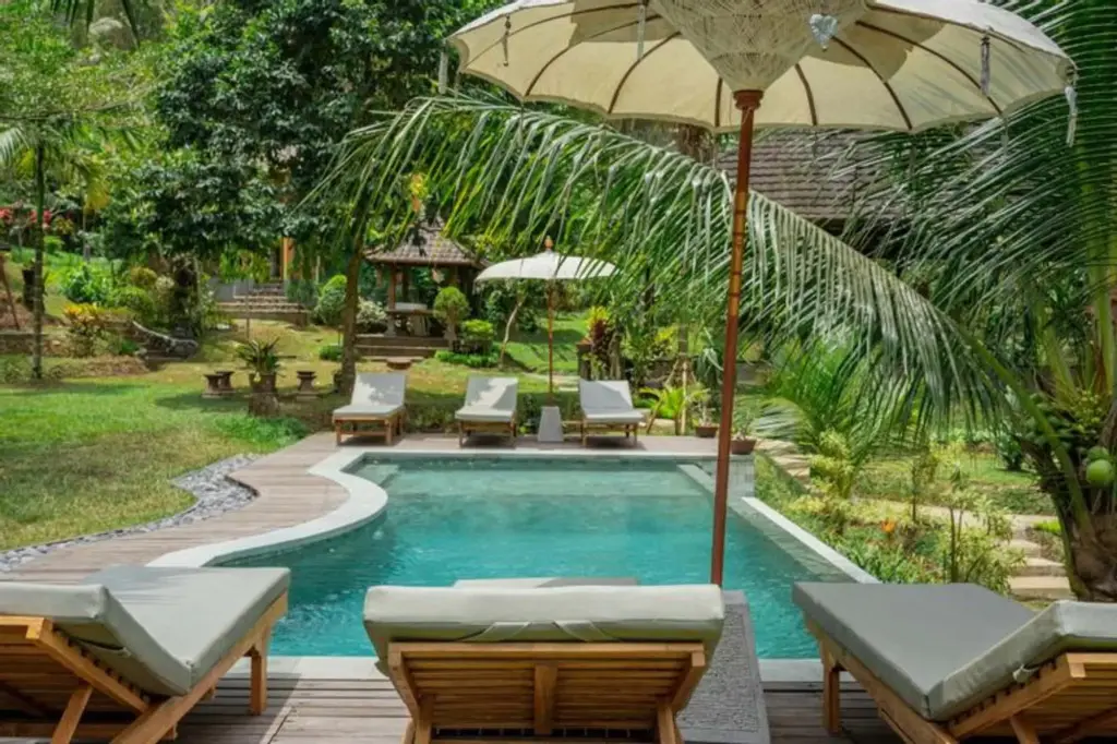 Медеви: Bali Sesandan Garden