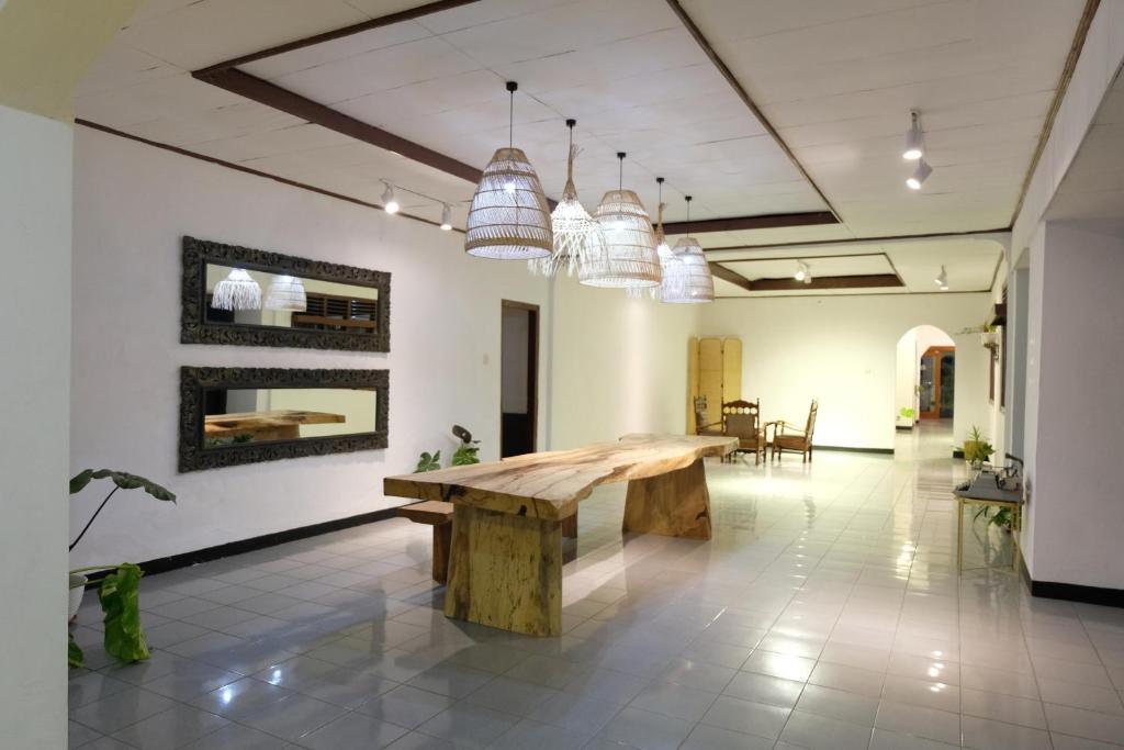 Бандар-Лампунг: Rarem Bed and Breakfast