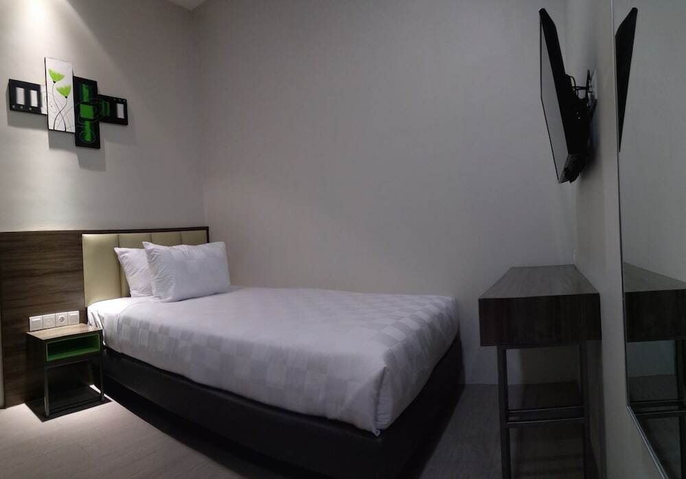 Бекаси: Versa Hotel