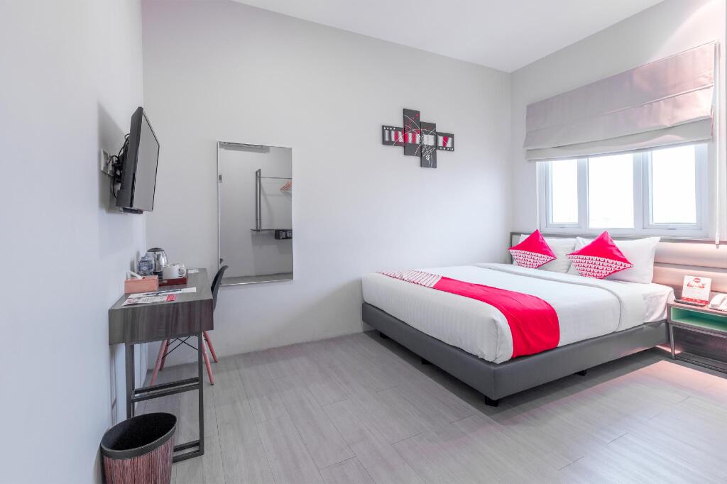 Бекаси: Versa Hotel