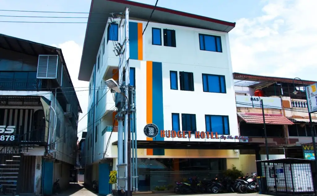 Паданг: Budget Hotel By The Harbour