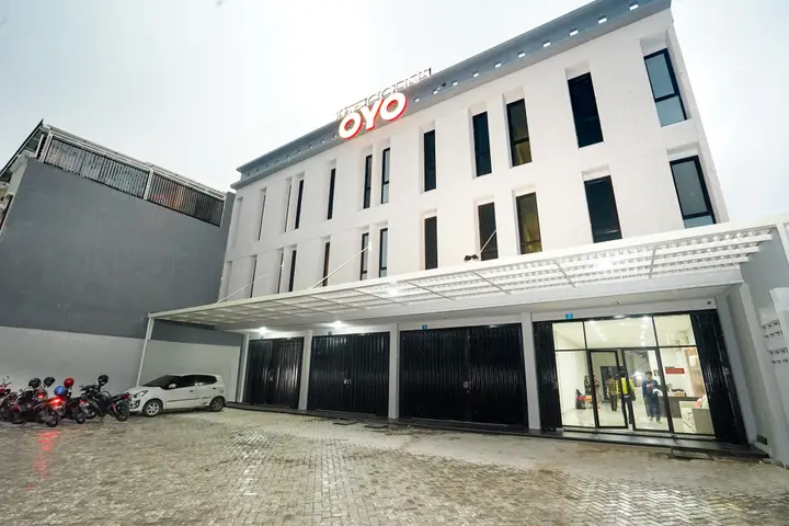 Сурабая: Super OYO Capital O 449 The Colins