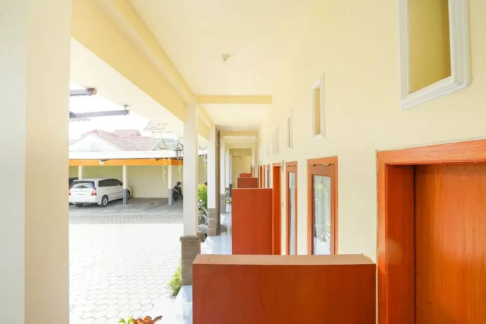 Баньюванги: OYO 521 Majapahit Residence Syariah 1