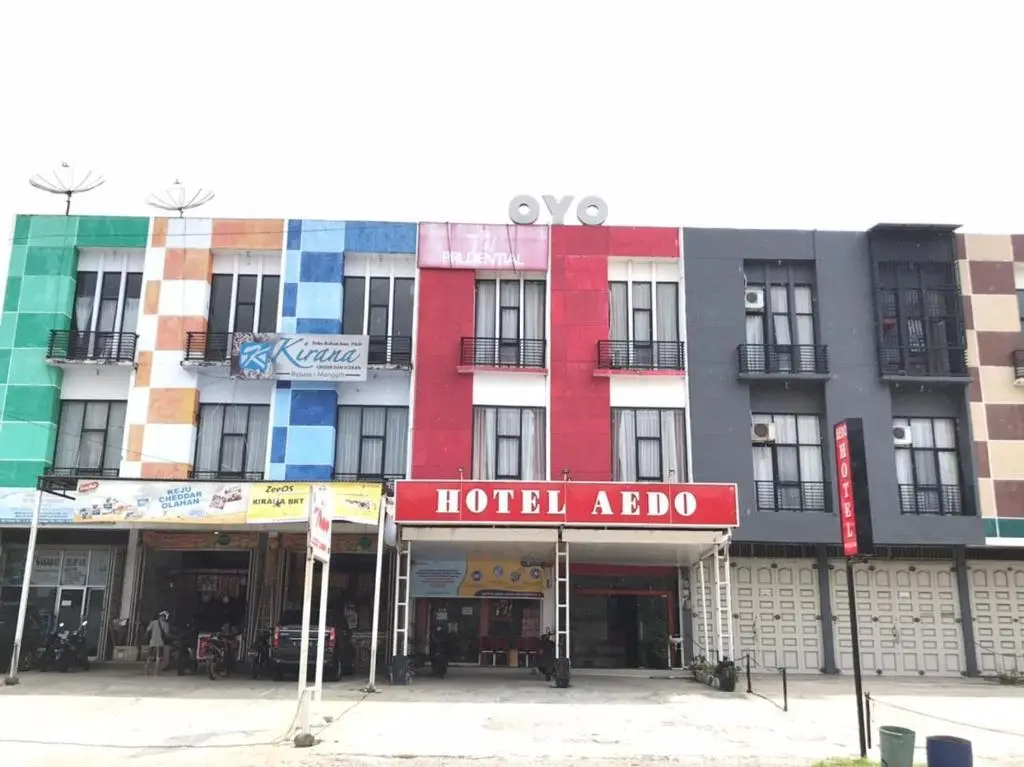 Букиттинги: Oyo 555 Aedo