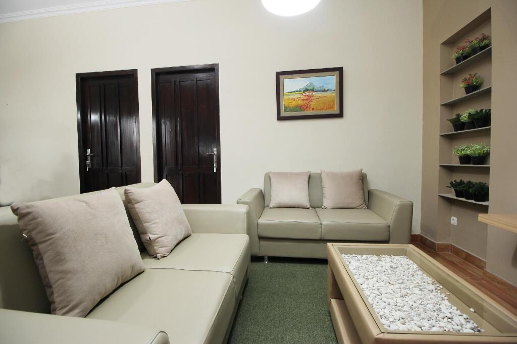 Бангунтапан: OYO 572 Omah Gedongkuning Syariah Homestay