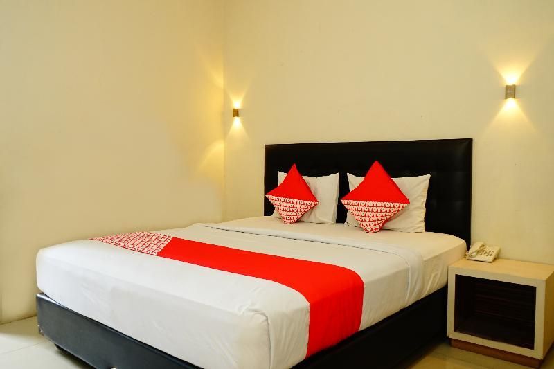 Пангкалпинанг: Oyo 629 Grand Vella Hotel
