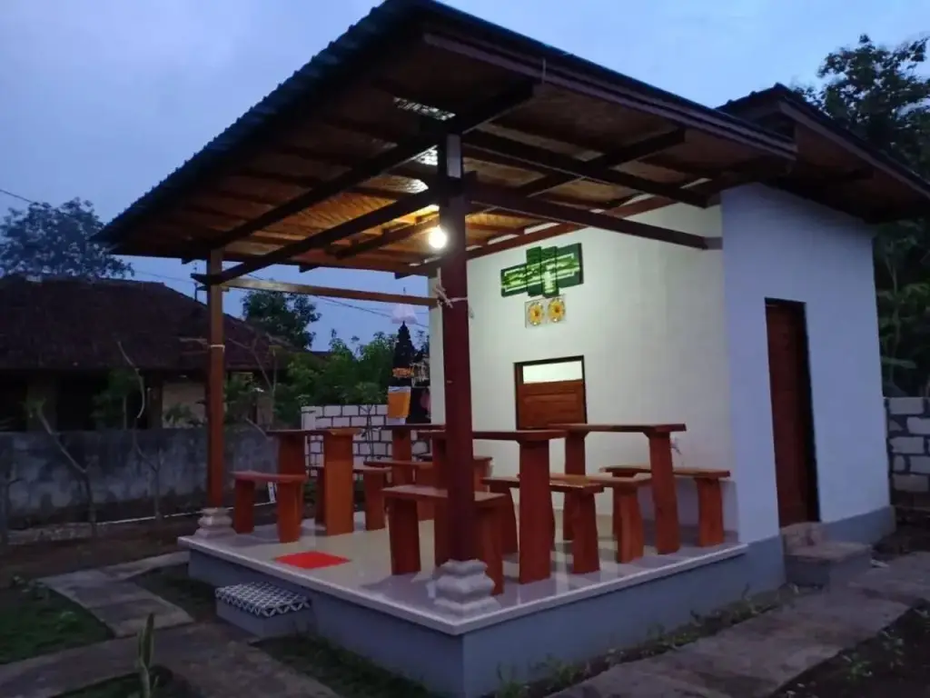 Пенида: Santhi Guna Bungalow