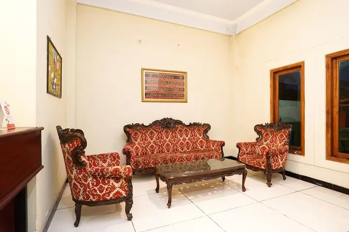 Сурабая: OYO 475 Kartika Syariah Homestay