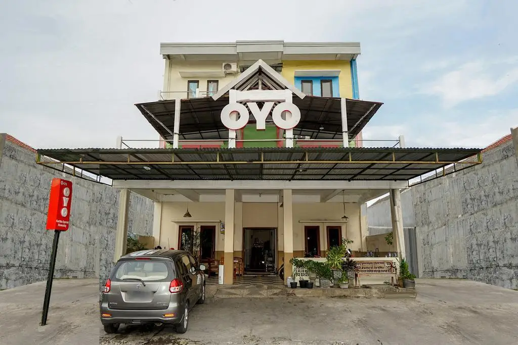 Сурабая: OYO 475 Kartika Syariah Homestay
