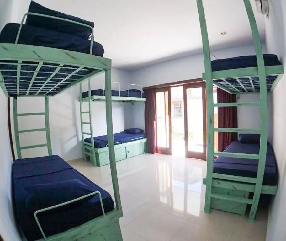 Чангу: Bali Reef House Surfco