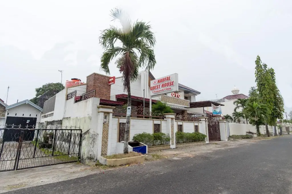 Медан: OYO 619 Naufal Guest House Syariah
