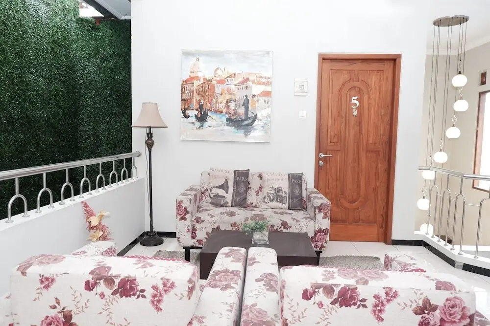 Ngaglik: OYO 703 Omah Olin Guesthouse