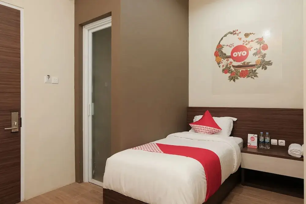 Джембер: Oyo 620 The Peak Guest House Syariah
